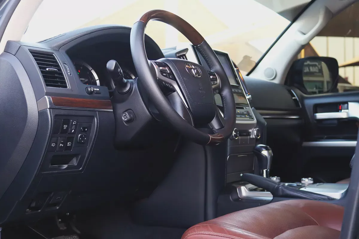 Toyota Land Cruiser VXR 2018 5.7 GCC Specs-12-12
