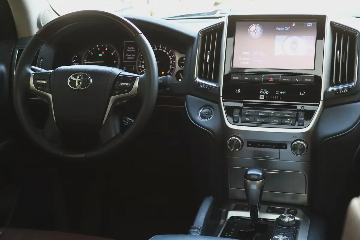 Toyota Land Cruiser VXR 2018 5.7 GCC Specs-15-15