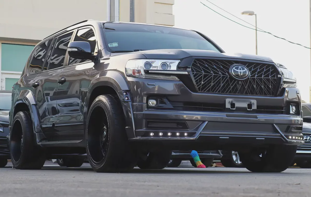 Toyota Land Cruiser VXR 2018 5.7 GCC Specs-2-2