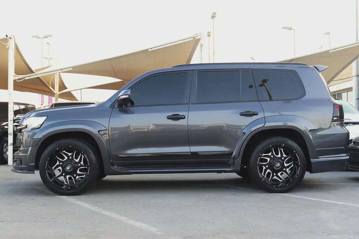 Toyota Land Cruiser VXR 2018 5.7 GCC Specs-3-3