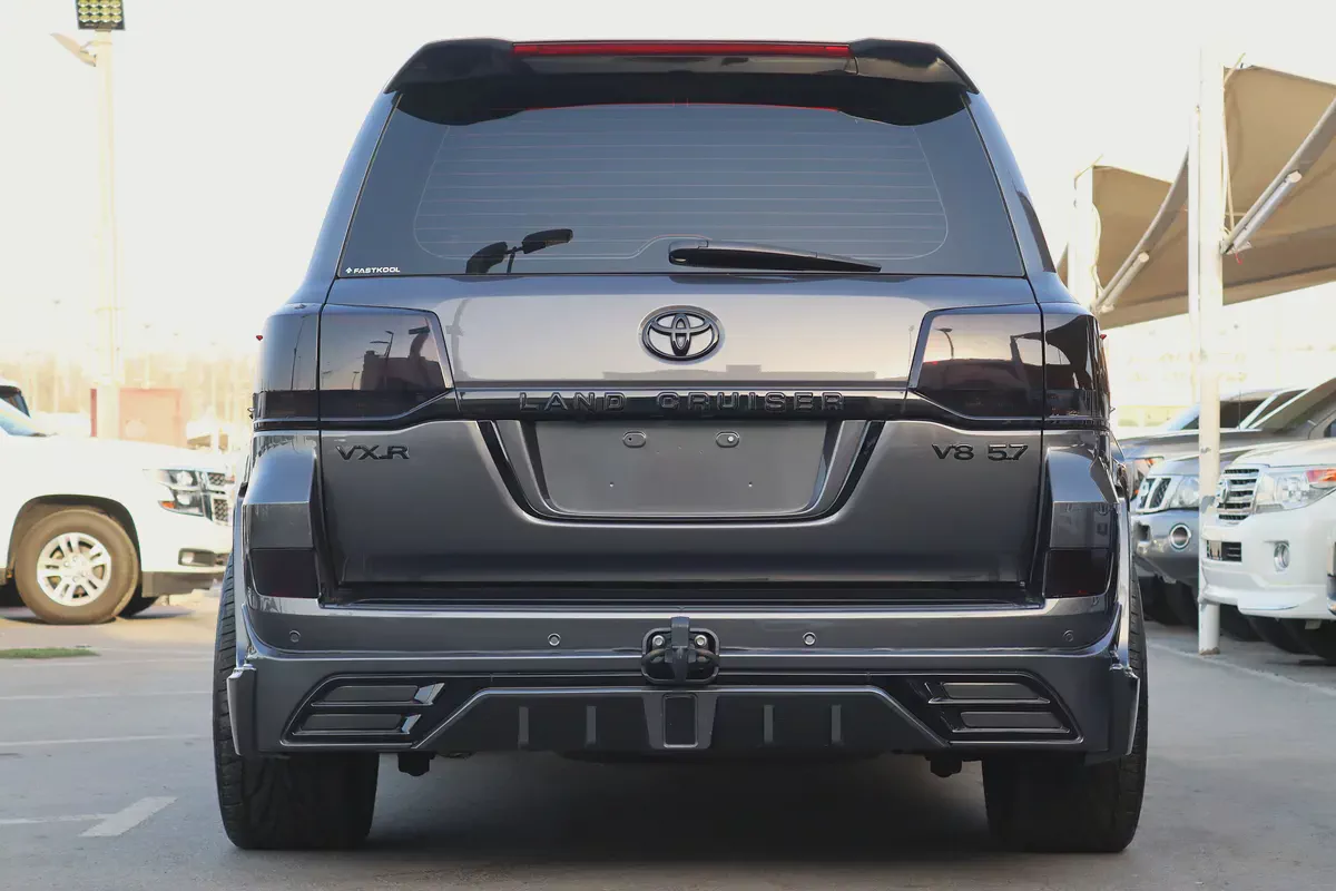 Toyota Land Cruiser VXR 2018 5.7 GCC Specs-4-4