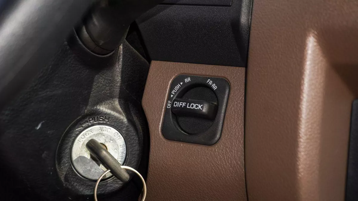 Toyota Land Cruiser Pick Up-9-0