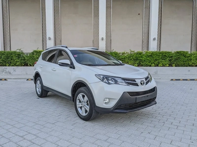 Toyota RAV4 GCC 2014 Prestine Condition Mid Option With Navigation Low KM Perfect Family SUV-5
