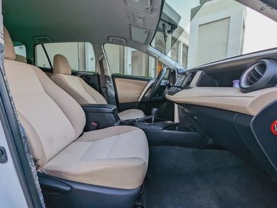 Toyota RAV4 GCC 2014 Prestine Condition Mid Option With Navigation Low KM Perfect Family SUV-7
