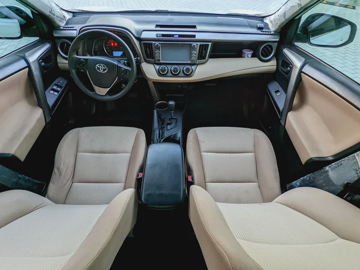 Toyota RAV4 GCC 2014 Prestine Condition Mid Option With Navigation Low KM Perfect Family SUV