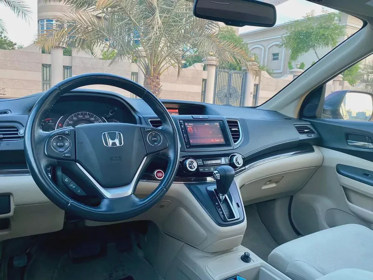 Very Low mileage HONDA CR-V agency serviced ||Gcc  ||Accident free || full option-15-15