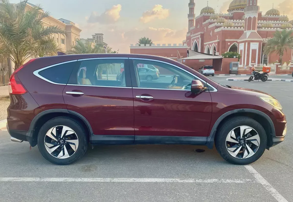 Very Low mileage HONDA CR-V agency serviced ||Gcc  ||Accident free || full option-6-6