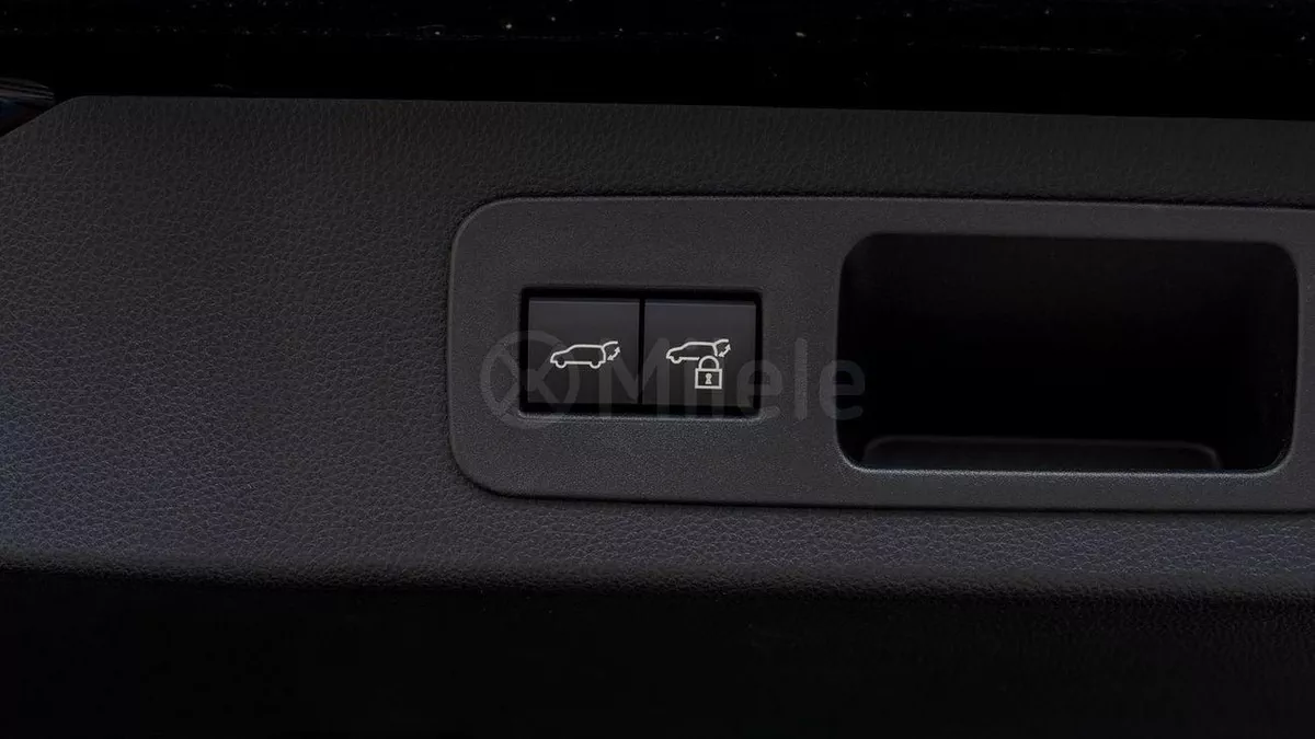 Toyota Land Cruiser GXR-9-0