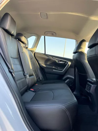 Toyota RAV4 XLE 2025 Toyota Rav4 Full Option 2.5L V4 - Rear Camera - Leather Seat - AWD 4x4 - Push Start-16