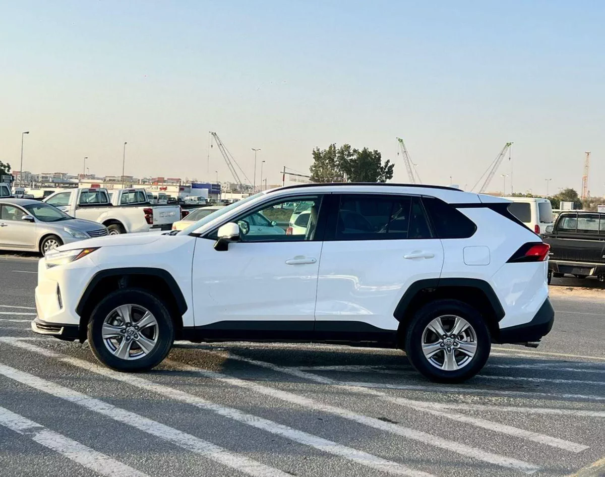 Toyota RAV4 XLE 2025 Toyota Rav4 Full Option 2.5L V4 - Rear Camera - Leather Seat - AWD 4x4 - Push Start-3-0