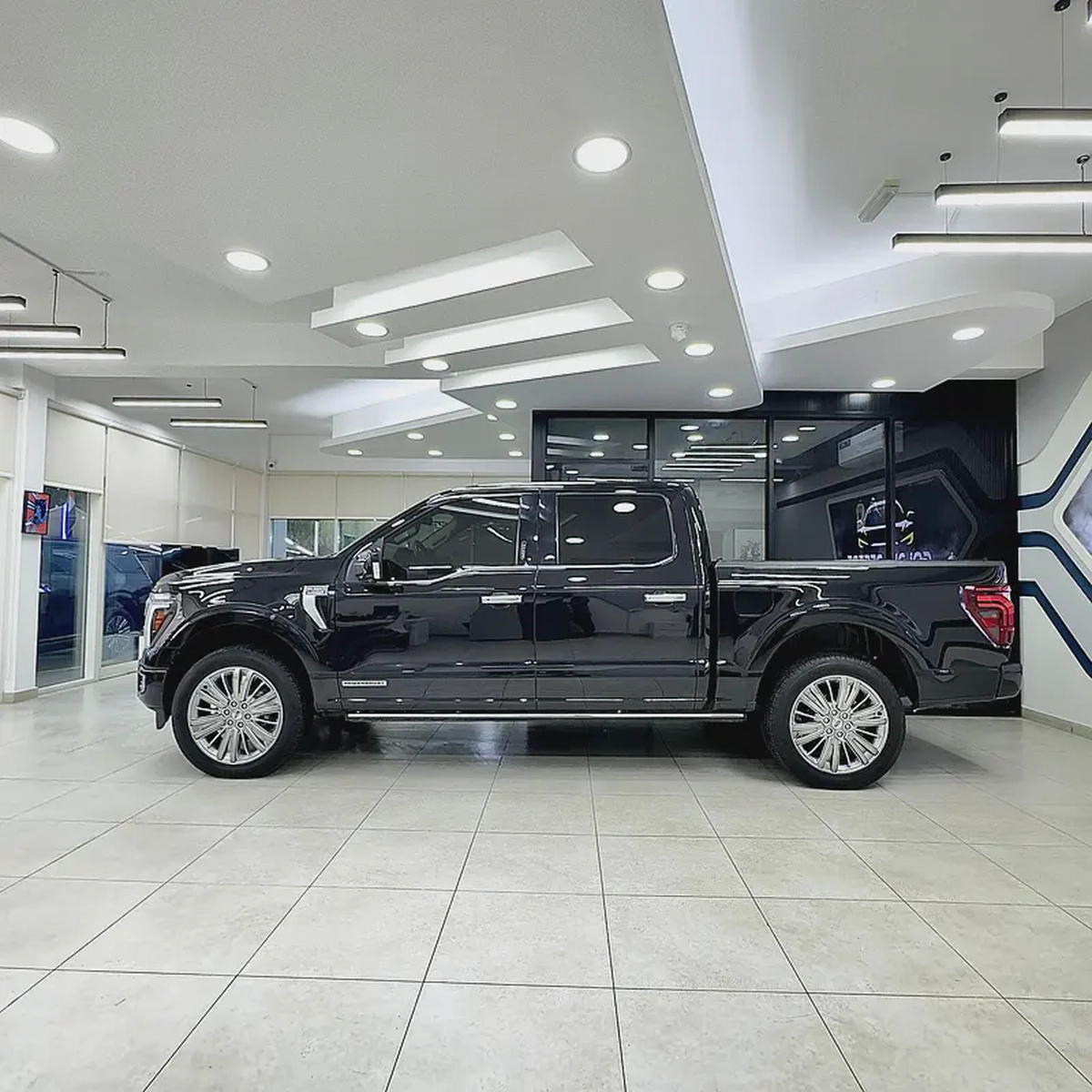 2024 - Ford F-150 Platinum Power Boost-2-2