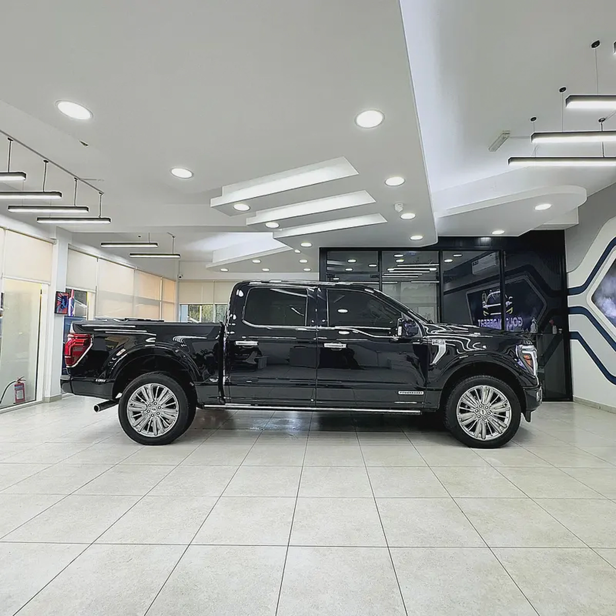 2024 - Ford F-150 Platinum Power Boost-3-3