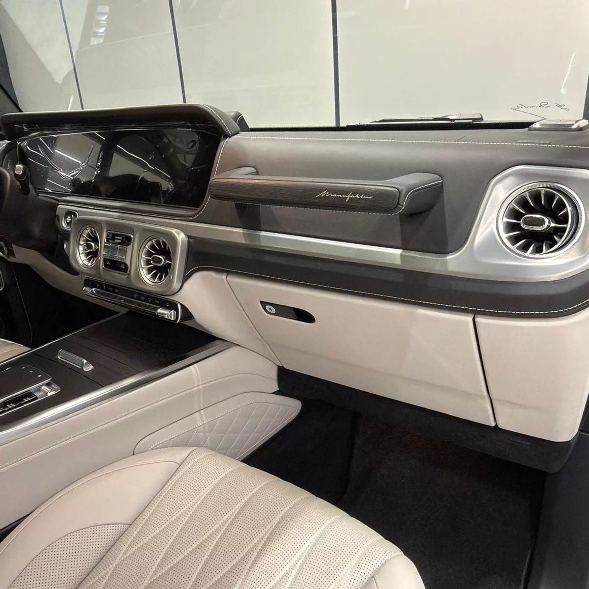 Mercedes Benz G63 AMG STANDARD | Japanese Specs-12-0