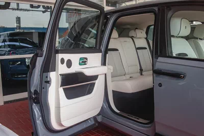2025 Rolls-Royce Cullinan Black Badge - Japanese Specs - Pristine Condition-17