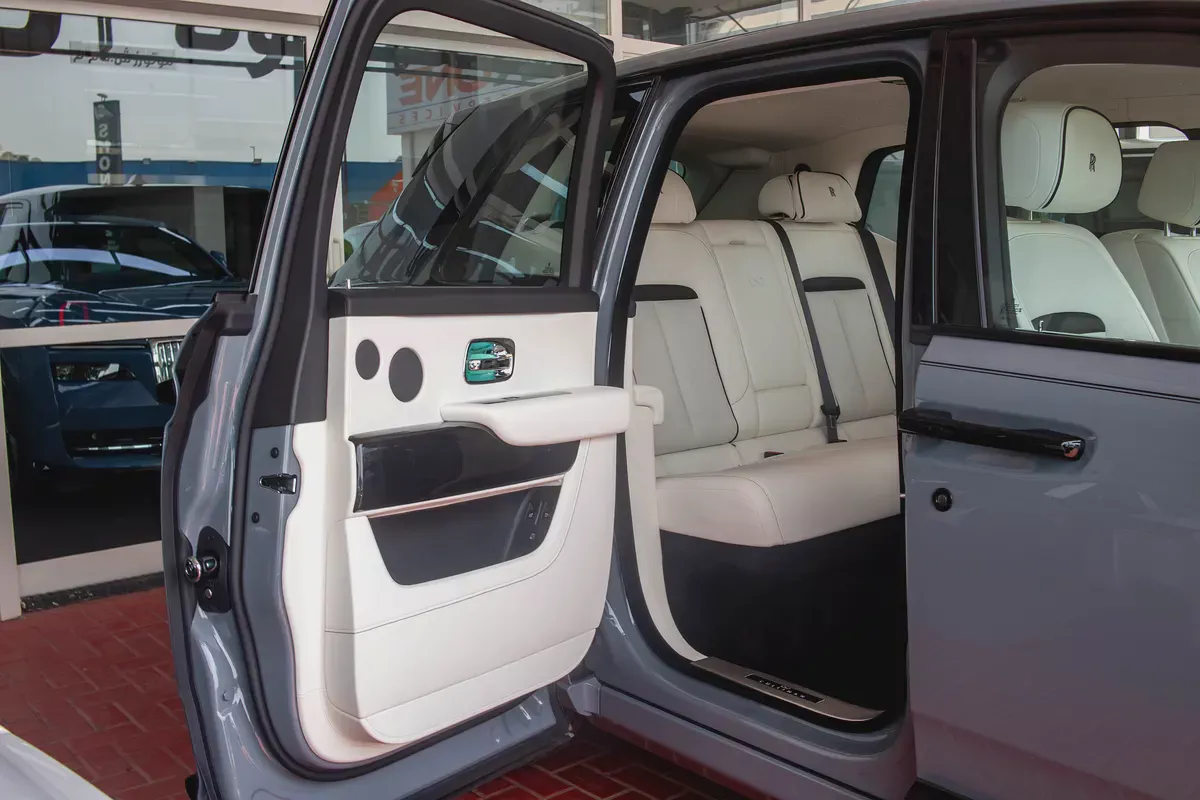 2025 Rolls-Royce Cullinan Black Badge - Japanese Specs - Pristine Condition-17-17