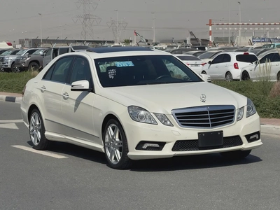 Mercedes-Benz E550 V8 Neat and Clean car ready to Drive-0