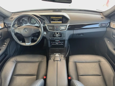 Mercedes-Benz E550 V8 Neat and Clean car ready to Drive-8