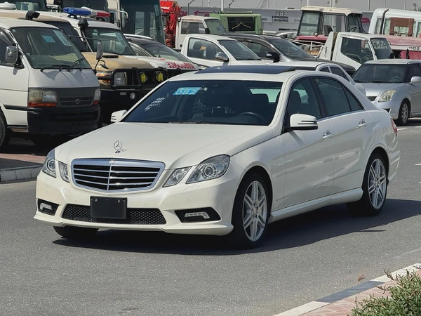 Mercedes-Benz E550 V8 Neat and Clean car ready to Drive