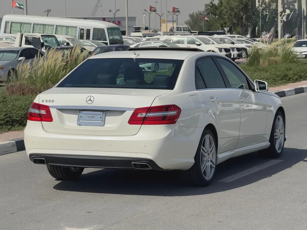 Mercedes-Benz E550 V8 Neat and Clean car ready to Drive