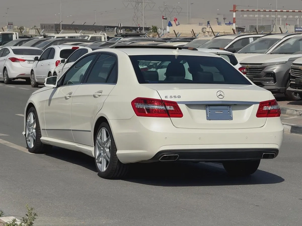Mercedes-Benz E550 V8 Neat and Clean car ready to Drive
