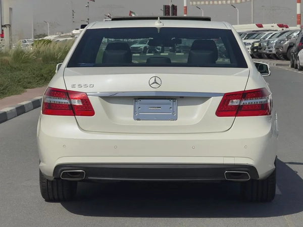 Mercedes-Benz E550 V8 Neat and Clean car ready to Drive