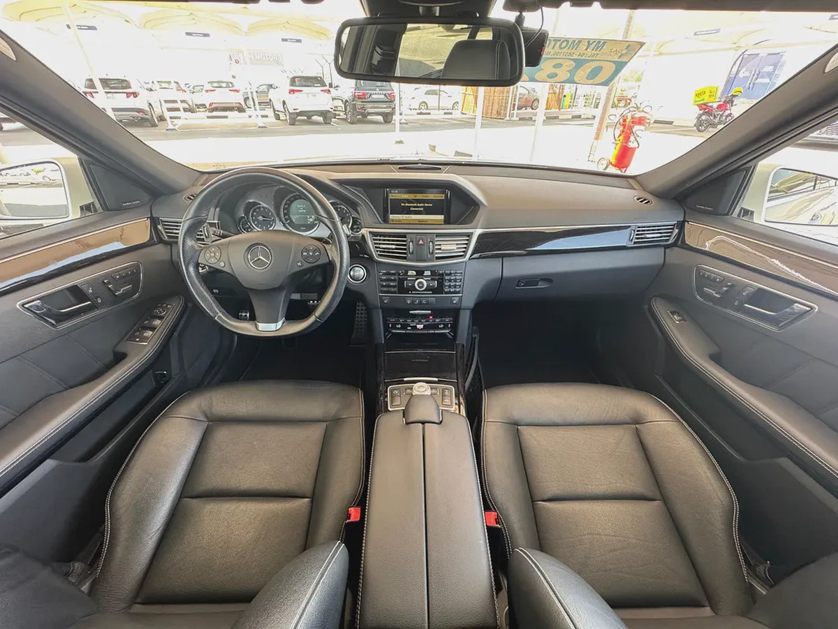 Mercedes-Benz E550 V8 Neat and Clean car ready to Drive-7-7