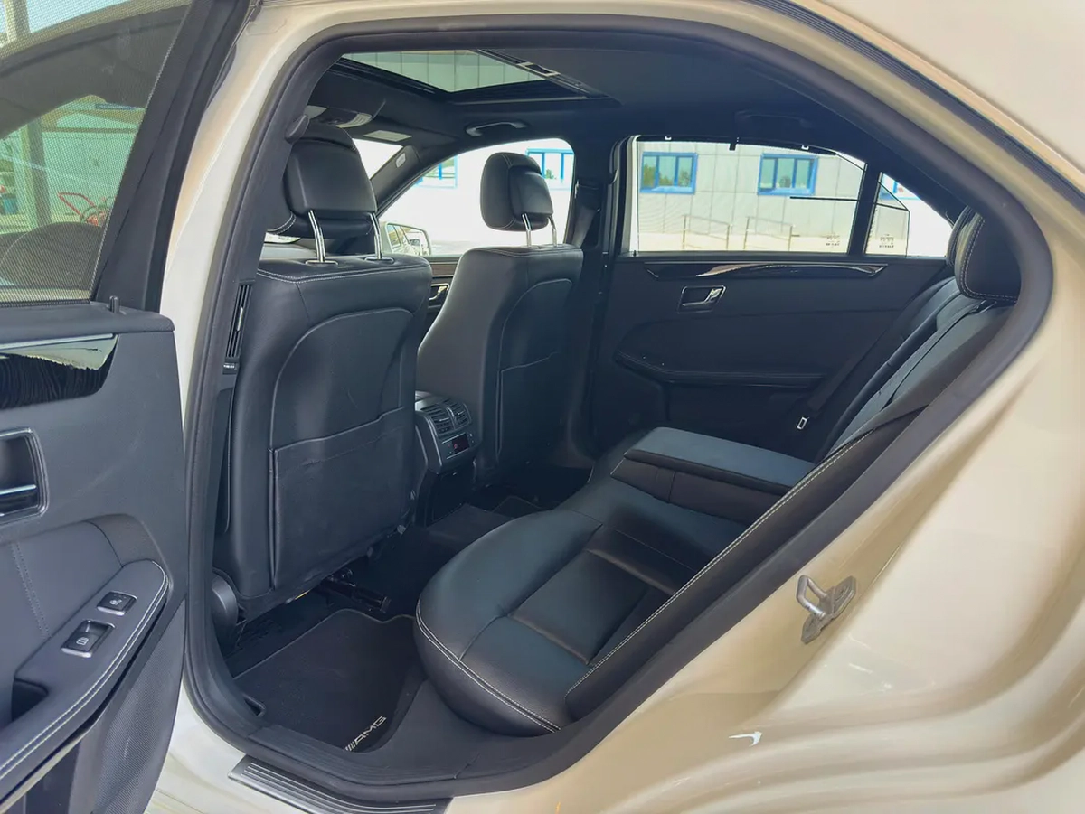 Mercedes-Benz E550 V8 Neat and Clean car ready to Drive-12-12