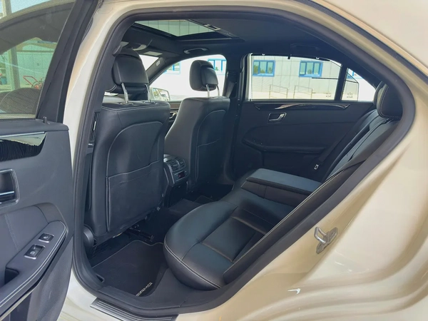 Mercedes-Benz E550 V8 Neat and Clean car ready to Drive