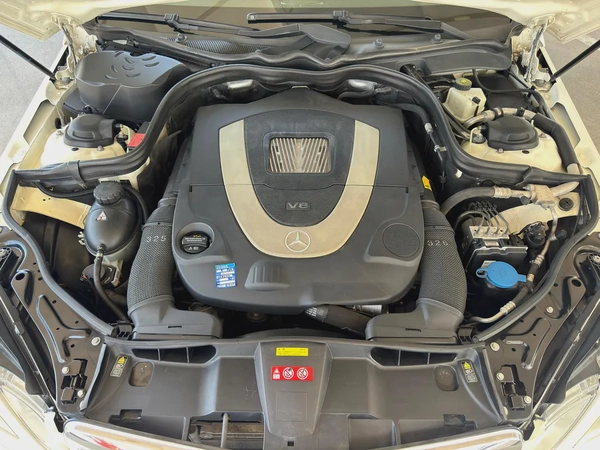 Mercedes-Benz E550 V8 Neat and Clean car ready to Drive