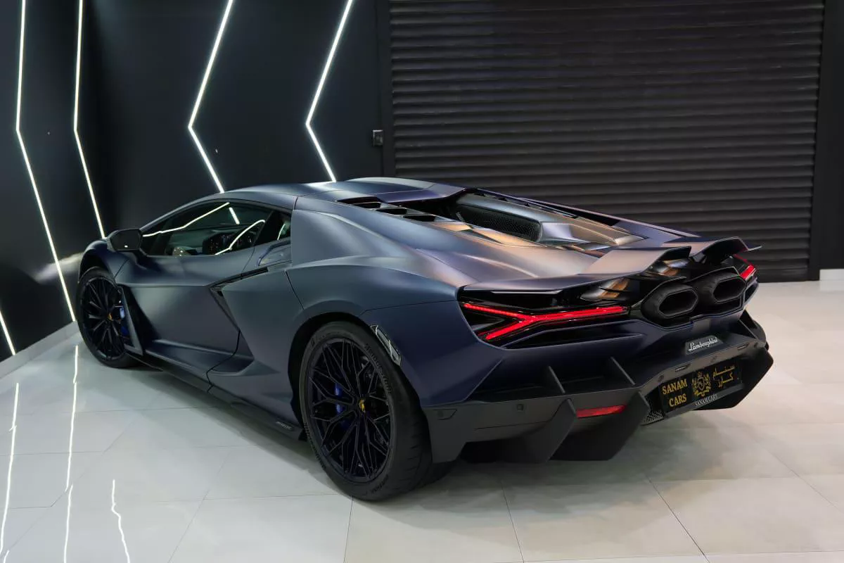 Lamborghini Revuelto-4-4