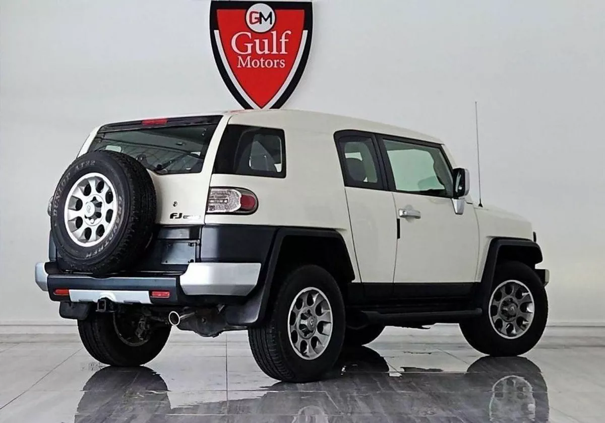 Toyota FJ Cruiser BASE V6 4.0L-6CYL SUPERCHARGED EXCELLENT CONDITION-3-0