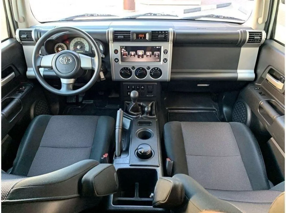 Toyota FJ Cruiser BASE V6 4.0L-6CYL SUPERCHARGED EXCELLENT CONDITION-5-0