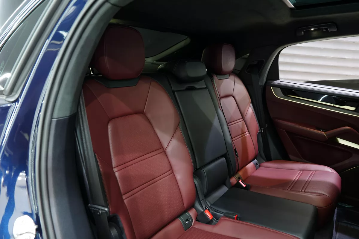 Porsche Cayenne GTS Coupe 2025-10-10