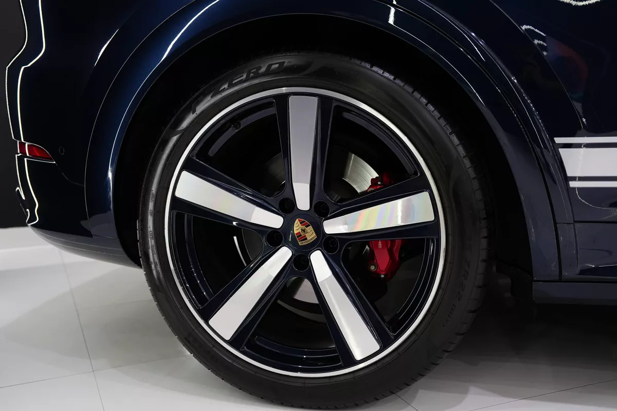 Porsche Cayenne GTS Coupe 2025-19-19