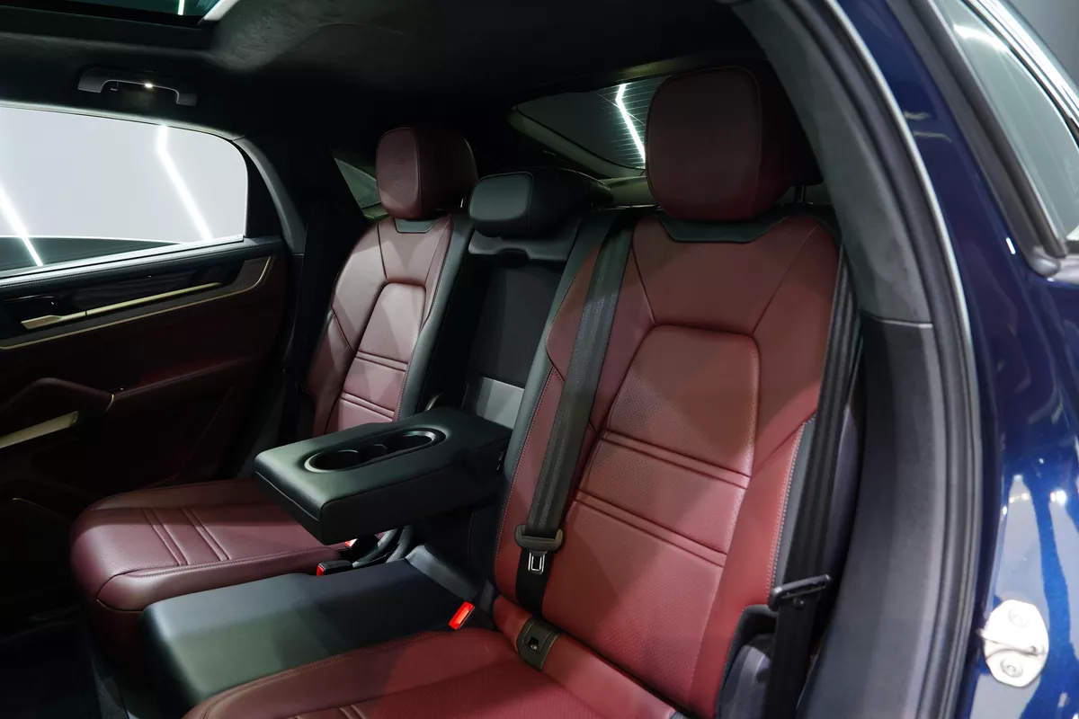 Porsche Cayenne GTS Coupe 2025-9-9