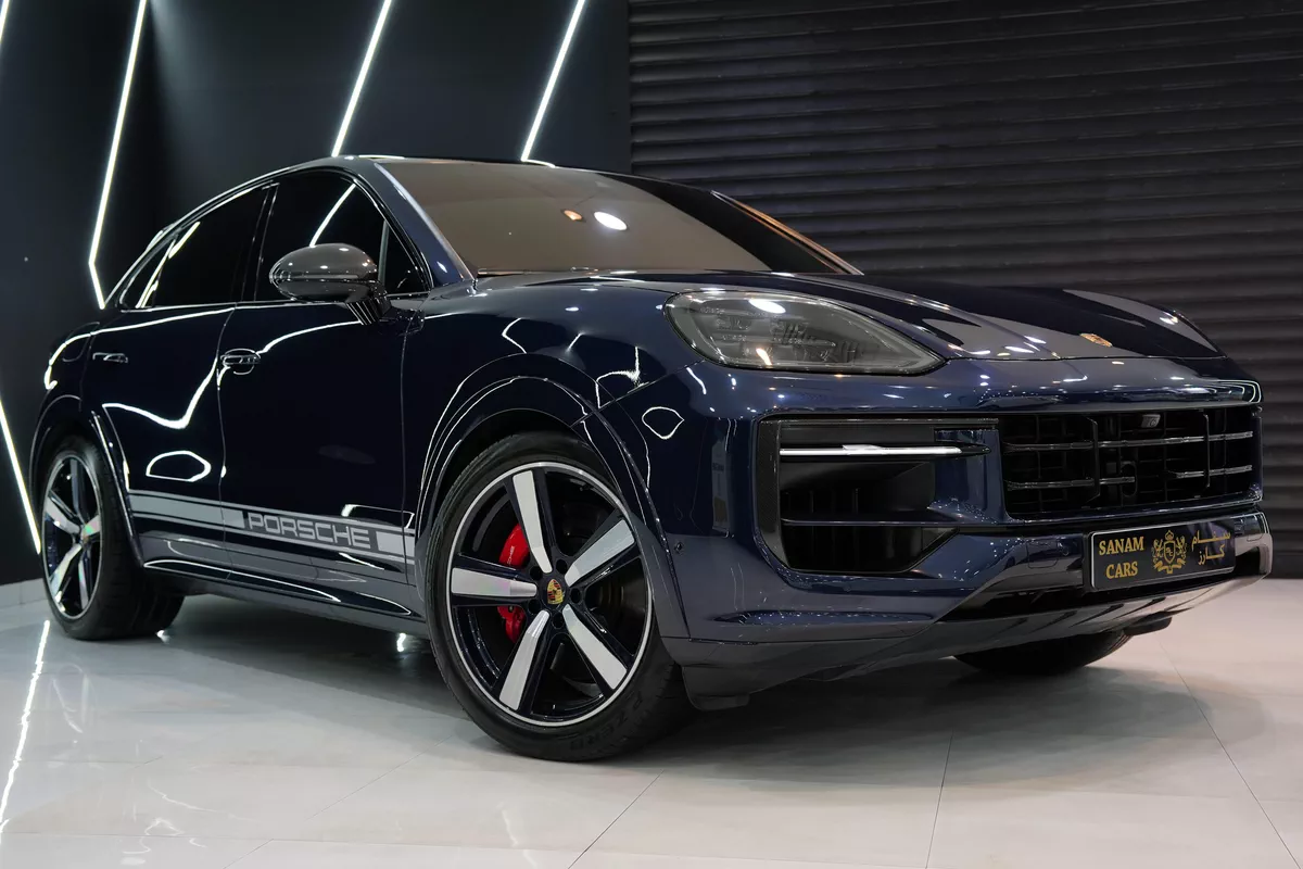 Porsche Cayenne GTS Coupe 2025-2-2