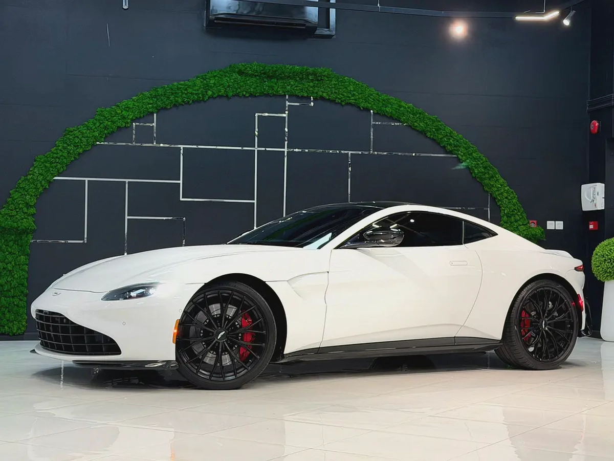 2022 Aston Martin Vantage V8 - European Specs - Pristine Condition