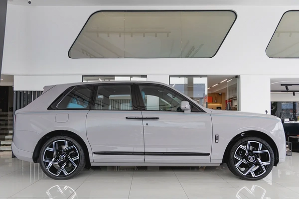 ROLLS ROYCE CULLINAN | BLACK BADGE | BESPOKE PREMIUM AUDIO  | DUALITY SEATS | European Specs | 2026
