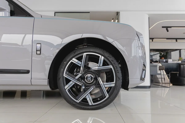 ROLLS ROYCE CULLINAN | BLACK BADGE | BESPOKE PREMIUM AUDIO  | DUALITY SEATS | European Specs | 2026