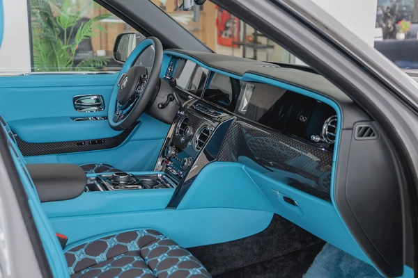 ROLLS ROYCE CULLINAN | BLACK BADGE | BESPOKE PREMIUM AUDIO  | DUALITY SEATS | European Specs | 2026