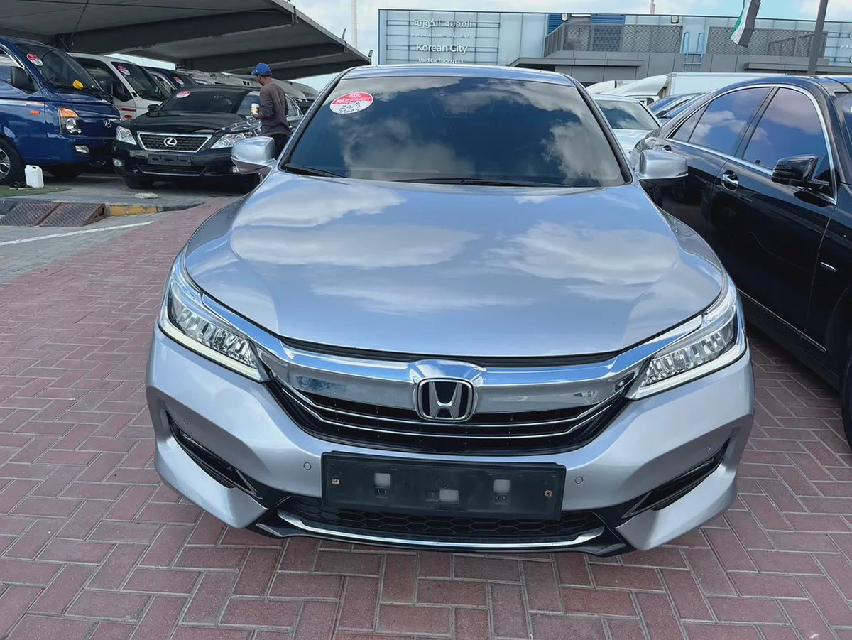 Honda Accord Clarity Hybrid-1-1