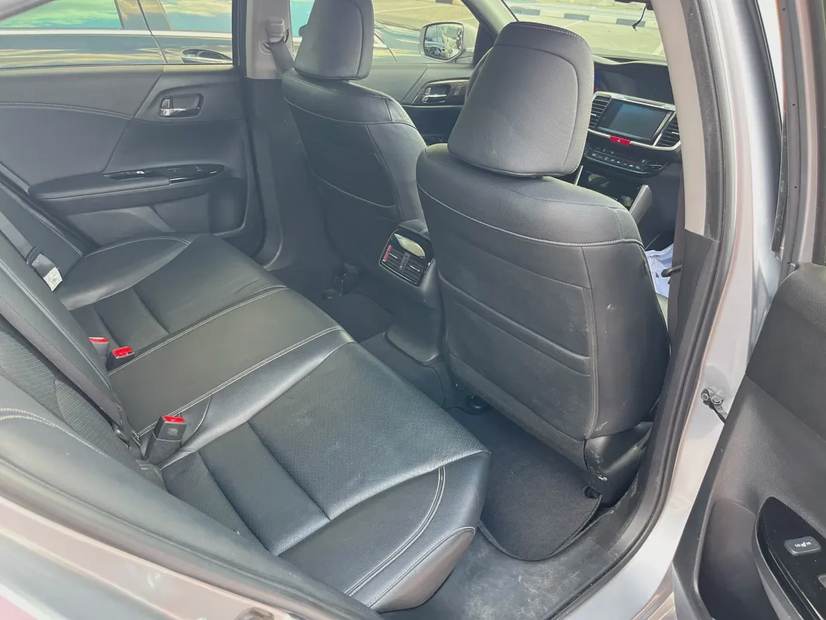 Honda Accord Clarity Hybrid-8-8