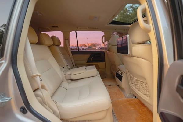 Land Cruiser GXR | Platinum Edition | GCC Specs | REF #T38206