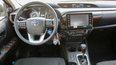 Toyota Hilux TOYOTA 2.4L D DC 4WD AT Full option-5