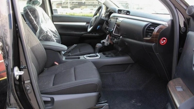 Toyota Hilux TOYOTA 2.4L D DC 4WD AT Full option-13