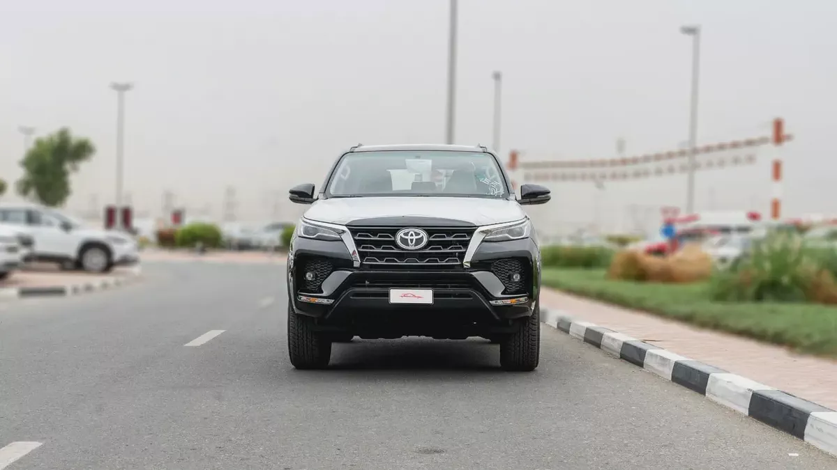 2026 Toyota Fortuner VX 4.0L AT Petrol (Black-Tan)-1-1
