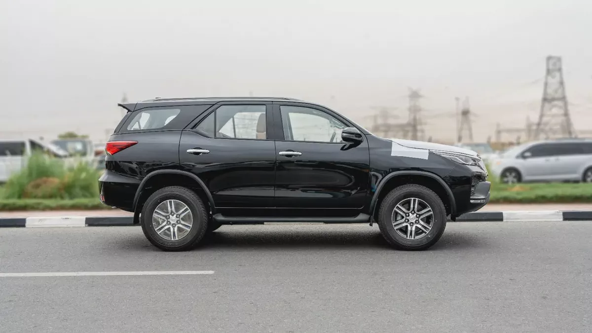 2026 Toyota Fortuner VX 4.0L AT Petrol (Black-Tan)-4-4