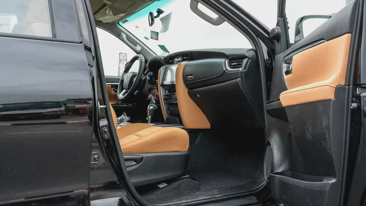 2026 Toyota Fortuner VX 4.0L AT Petrol (Black-Tan)-7-7