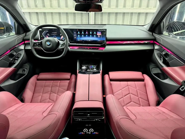 Exclusive offer | LOW Mileage | GCC | Luxury Sedan | AGMC Warranty 2028 | AGMC Service 2028