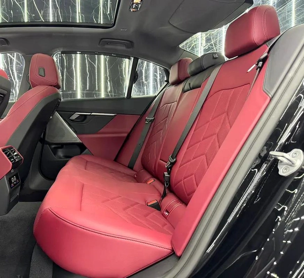 Exclusive offer | LOW Mileage | GCC | Luxury Sedan | AGMC Warranty 2028 | AGMC Service 2028